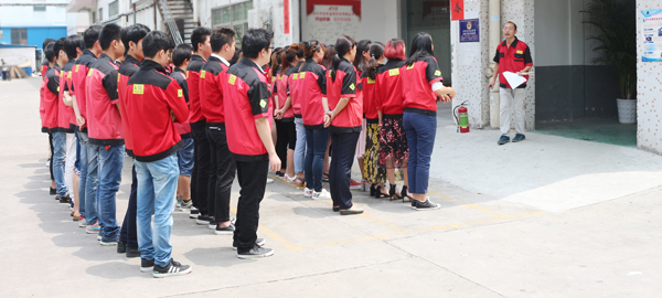 歐恩照明 組織全體員工進行消防安全演習(xí) 深入貫徹落實“一暢兩會”