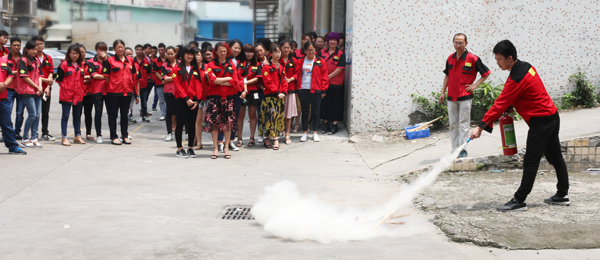 歐恩照明 組織全體員工進行消防安全演習(xí) 深入貫徹落實“一暢兩會”