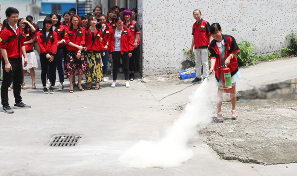 歐恩照明 組織全體員工進行消防安全演習(xí) 深入貫徹落實“一暢兩會”